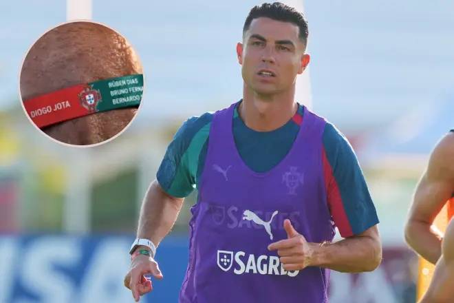 Cristiano Ronaldo entrenando con la pulsera en honor a Diogo Jota