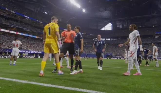El momento en el que Ismail Elfath advierte a Pickford y Simeone